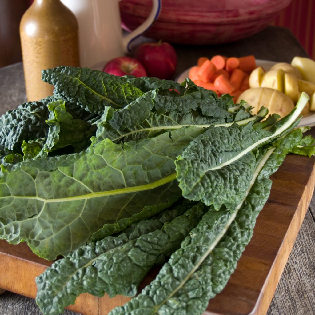 The Benefits of Eating Kale FemSide